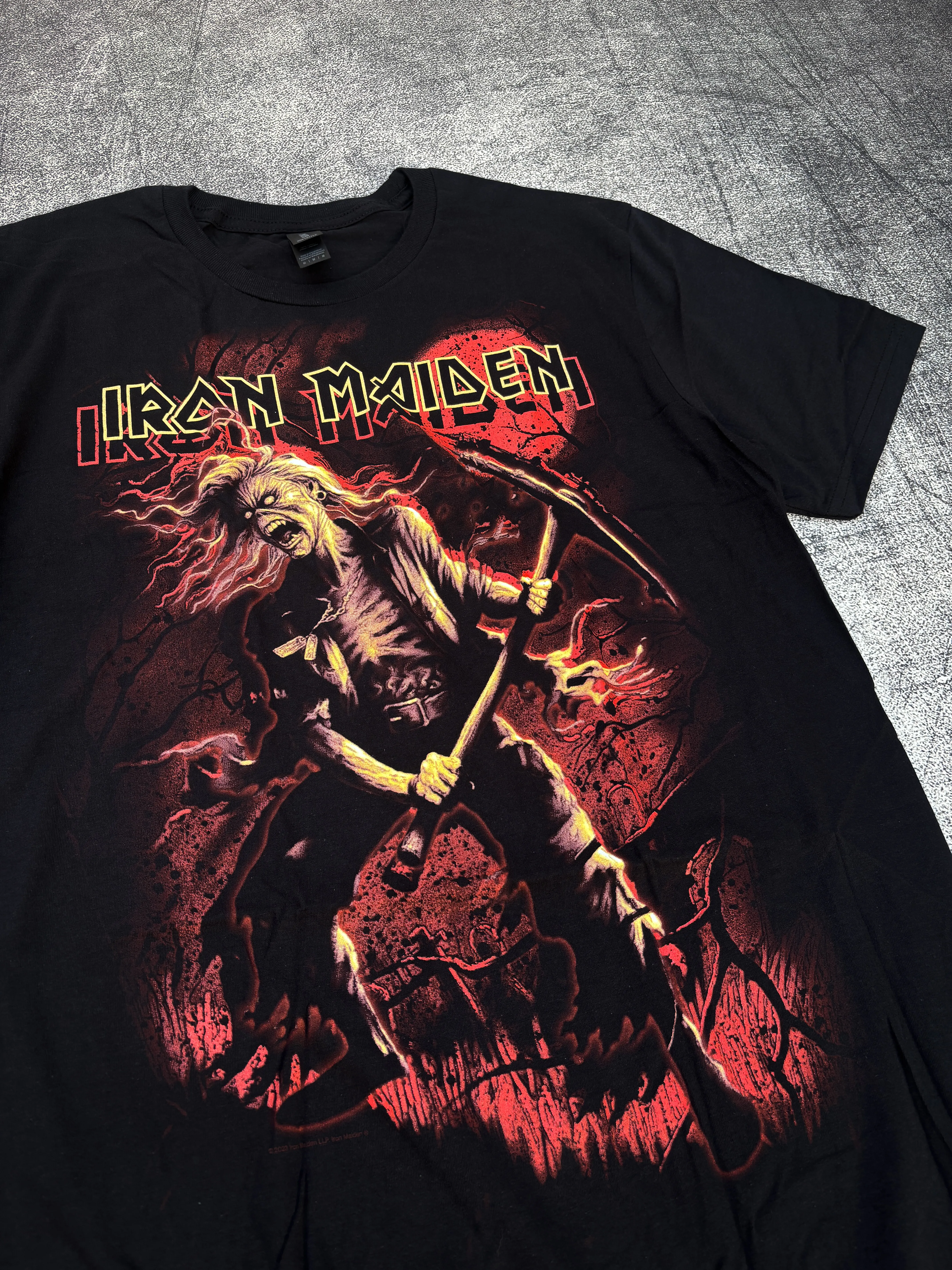 Iron Maiden - Benjamin Breeg Red Graphic
