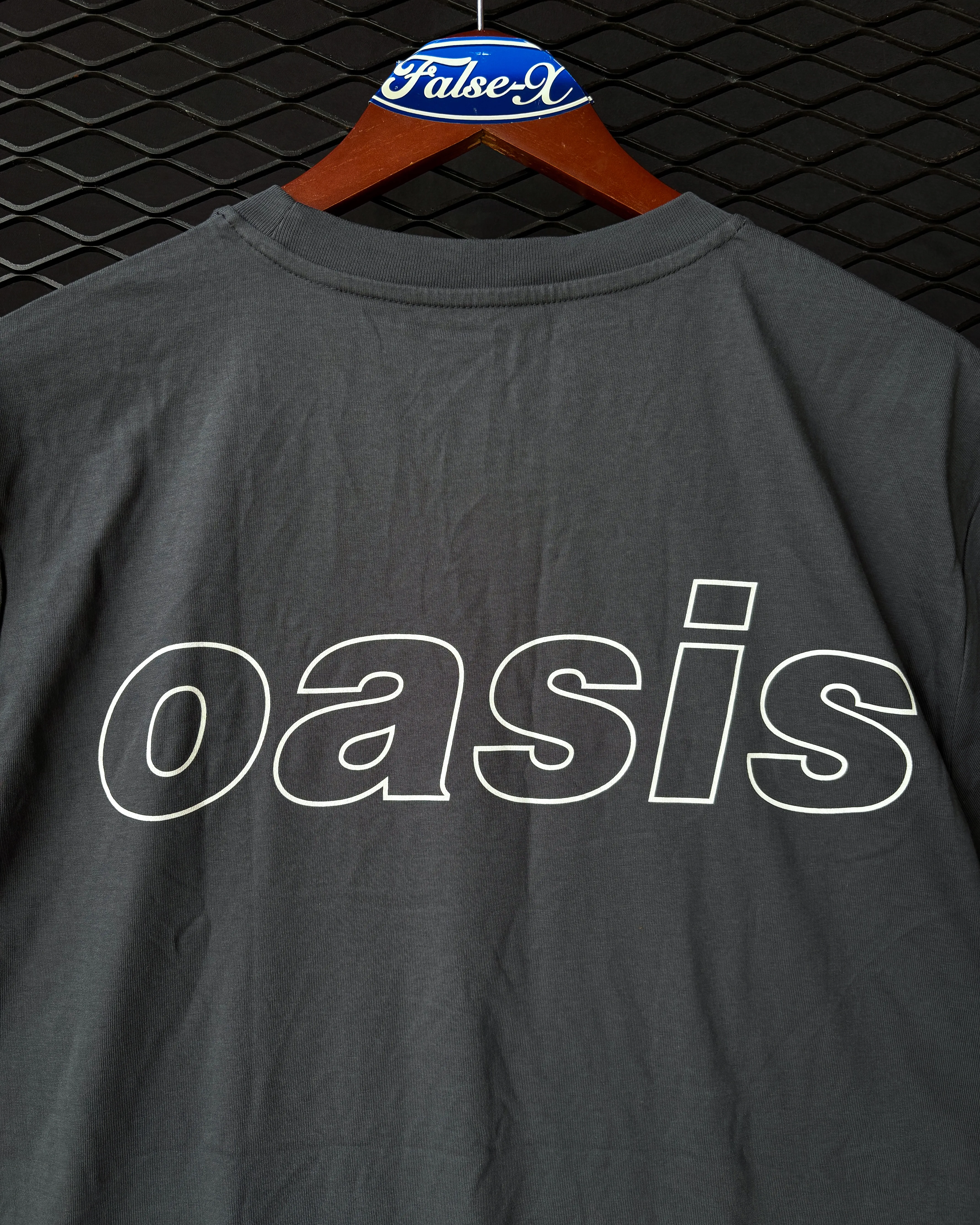 Oasis - Detroit Bus Photo